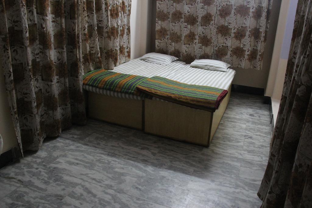 ורנאסי Sagar Guest House מראה חיצוני תמונה